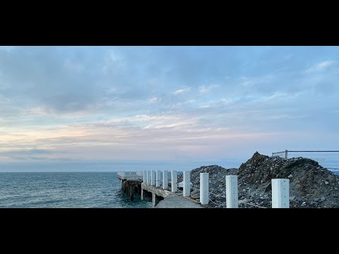 Шторм разрушил набережную бульвара в Батуми 09.02.2022/storm in batumi destroyed the coast