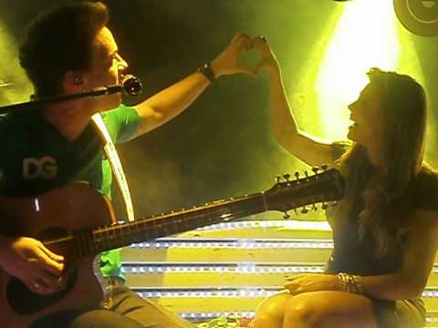 Roger canta para fabiana do bbb 12 muito lindo