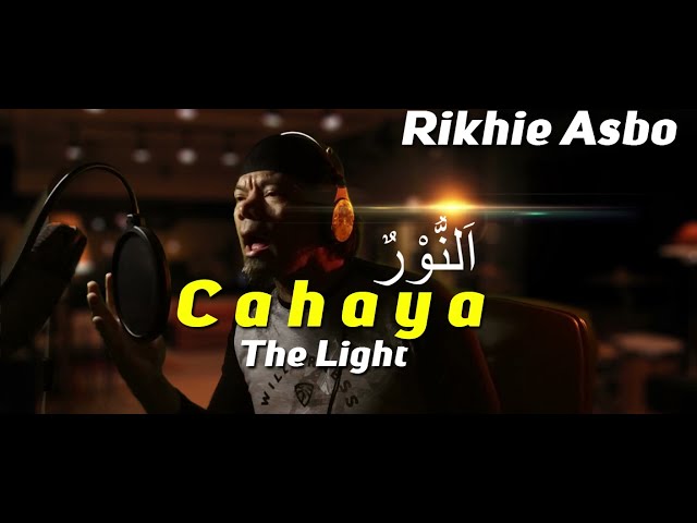 Masyaallaah Merinding Dengar Nasyid Terbaik Ini - Cahaya - Rikhie Asbo Official Video class=