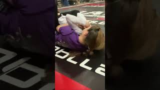 No gi expert submission win by Sofia Romo #bjj #triangle