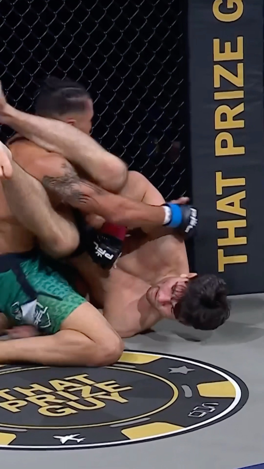 ⚡️ LIGHTNING FAST armbar from Lorenzo Parente at #PFLGlasgow ??????? | #PFL