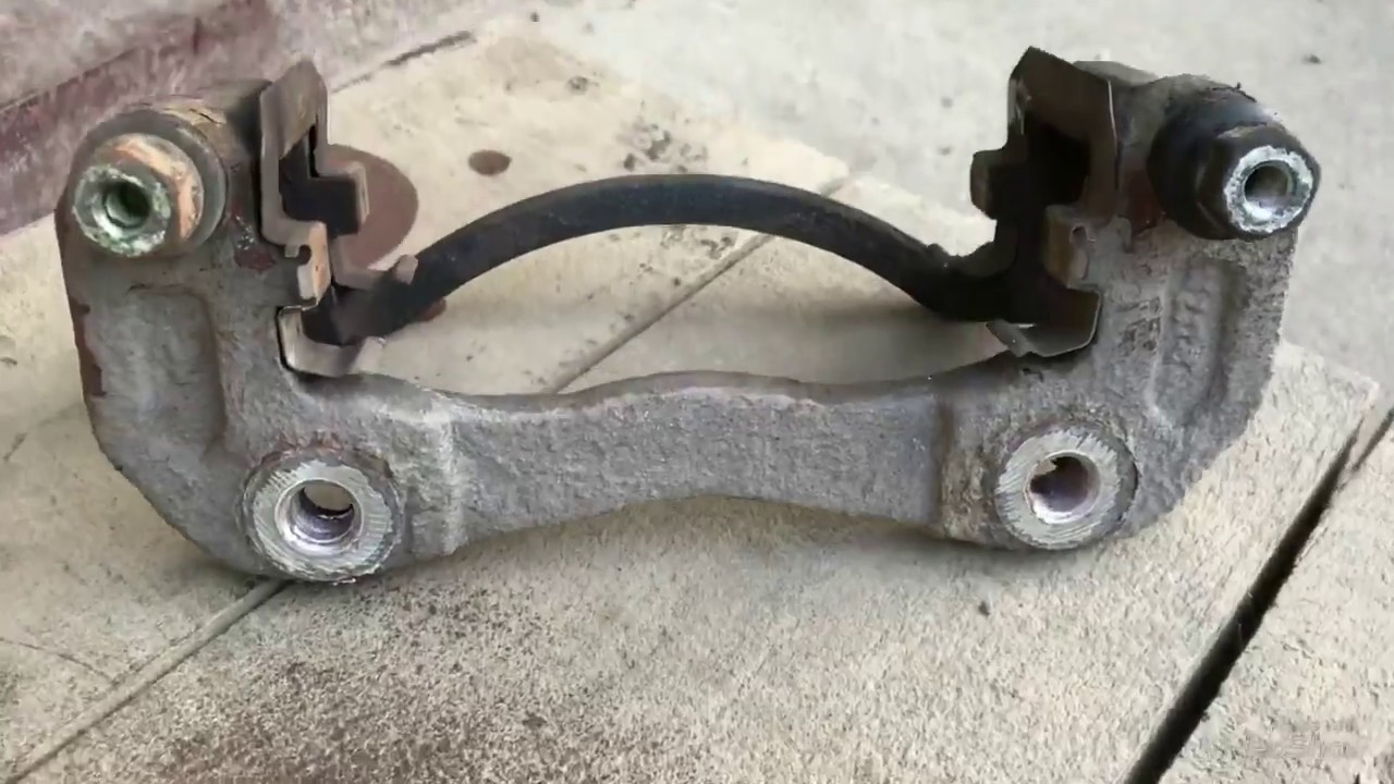 Замена тормозных дисков и колодок Опель Антара 2.4 2012 года. - YouTube