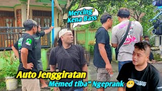 Nosy 🤣 Memed pranked other Brewog crew while they were chatting in front of the sub, automaticall...