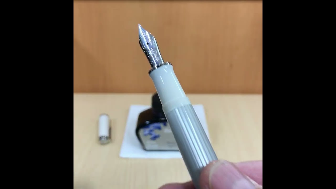ペリカン スーベレーン M405 インク吸入方法 - YouTube