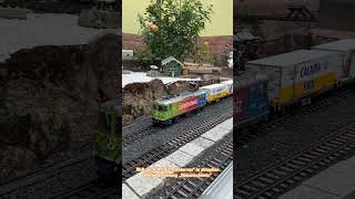 GE 4/4 ll Untervaz in LGB Größe mit aktueller Werbelackierung „Südostschweiz“ Basis ist LGB 28442