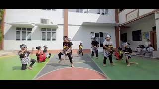 Download lagu Siswa Kelas 3 SD Solafide School menari tarian jaranan