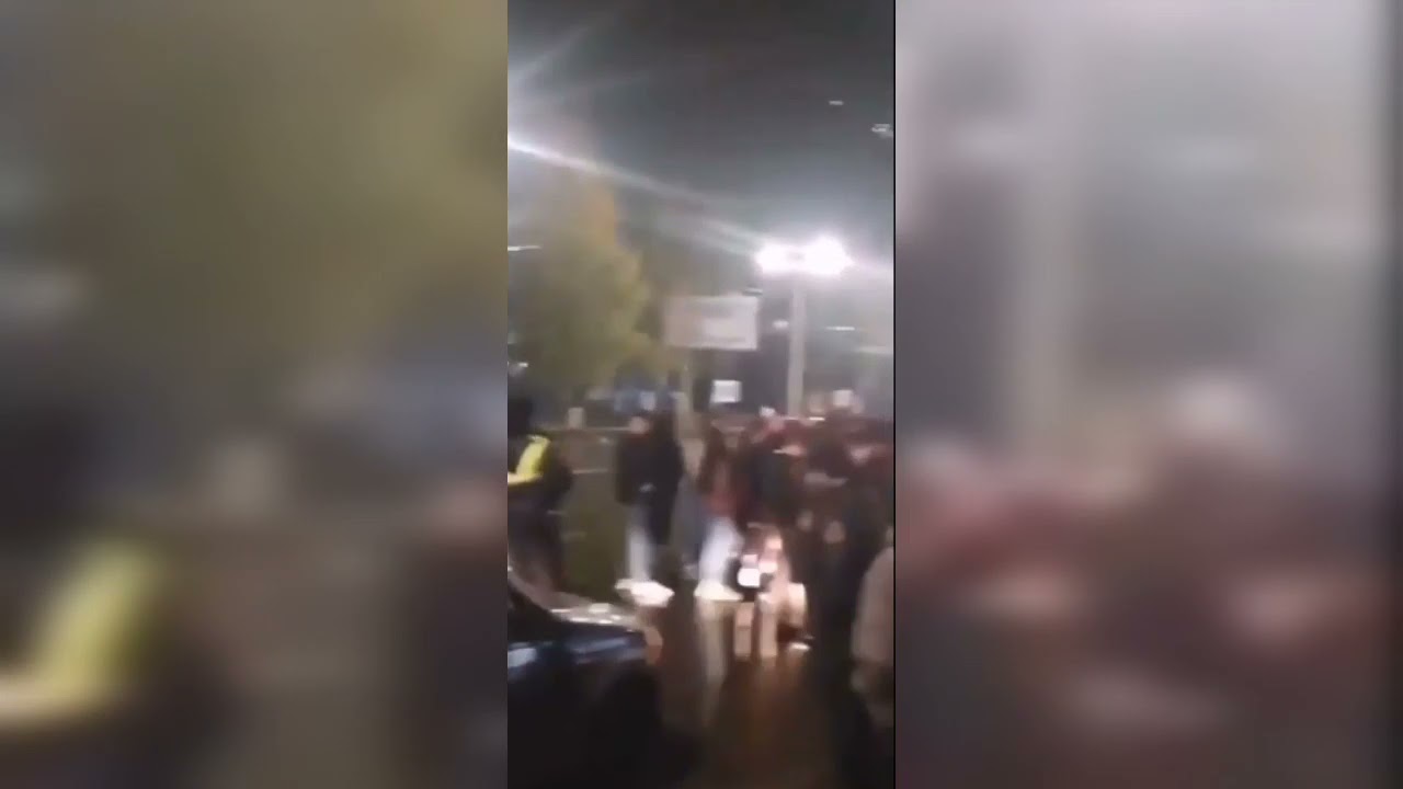 Саратовец залез на машину ДПС и прыгнул на инспектора - YouTube