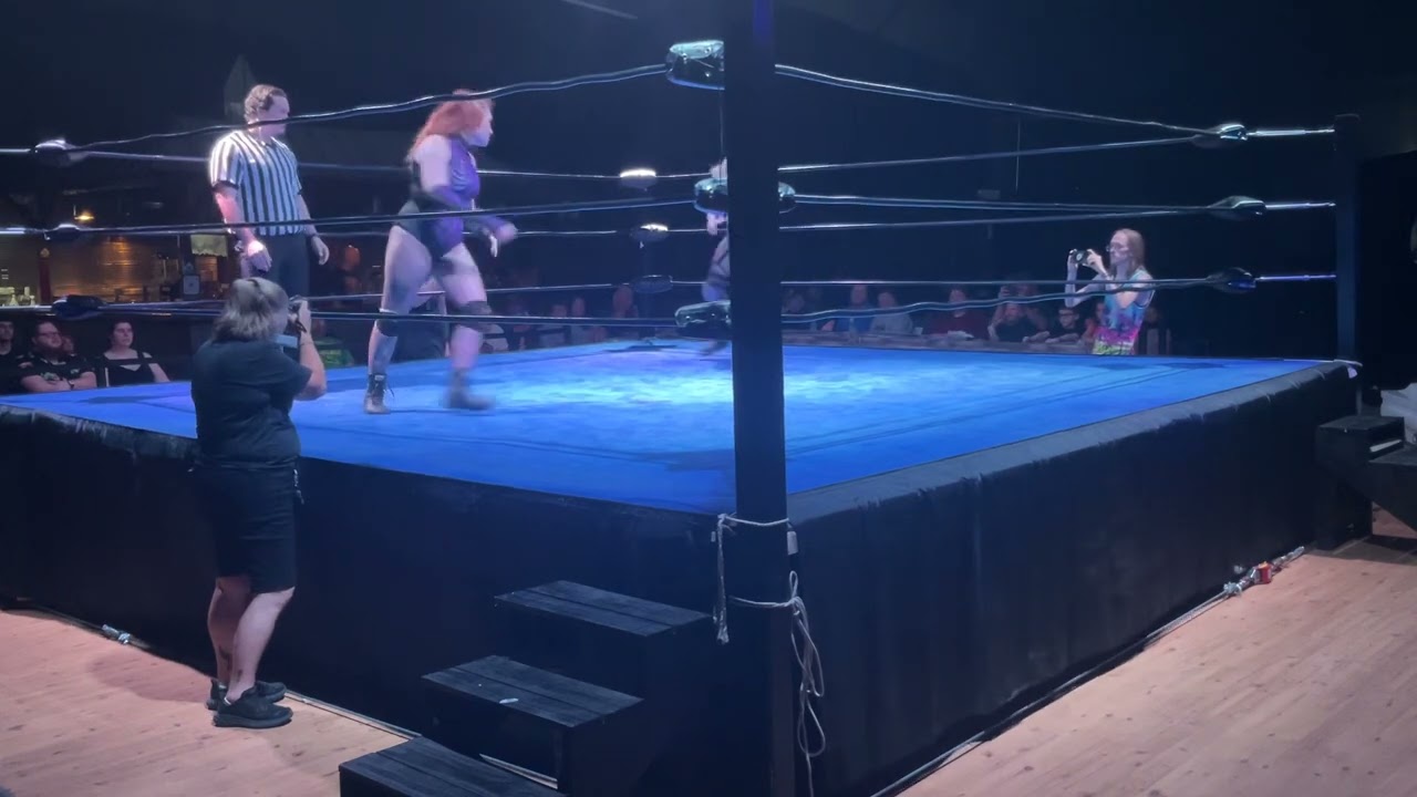 The gulf coast wrestling Stella Ren  vs Devlyn Macabre