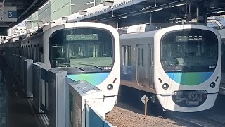 西武30000系  38107編成　各駅停車　豊島園行き　練馬駅発車、西武30000系　急行　飯能行き通過と西武6000系　急行　池袋行きのすれ違い