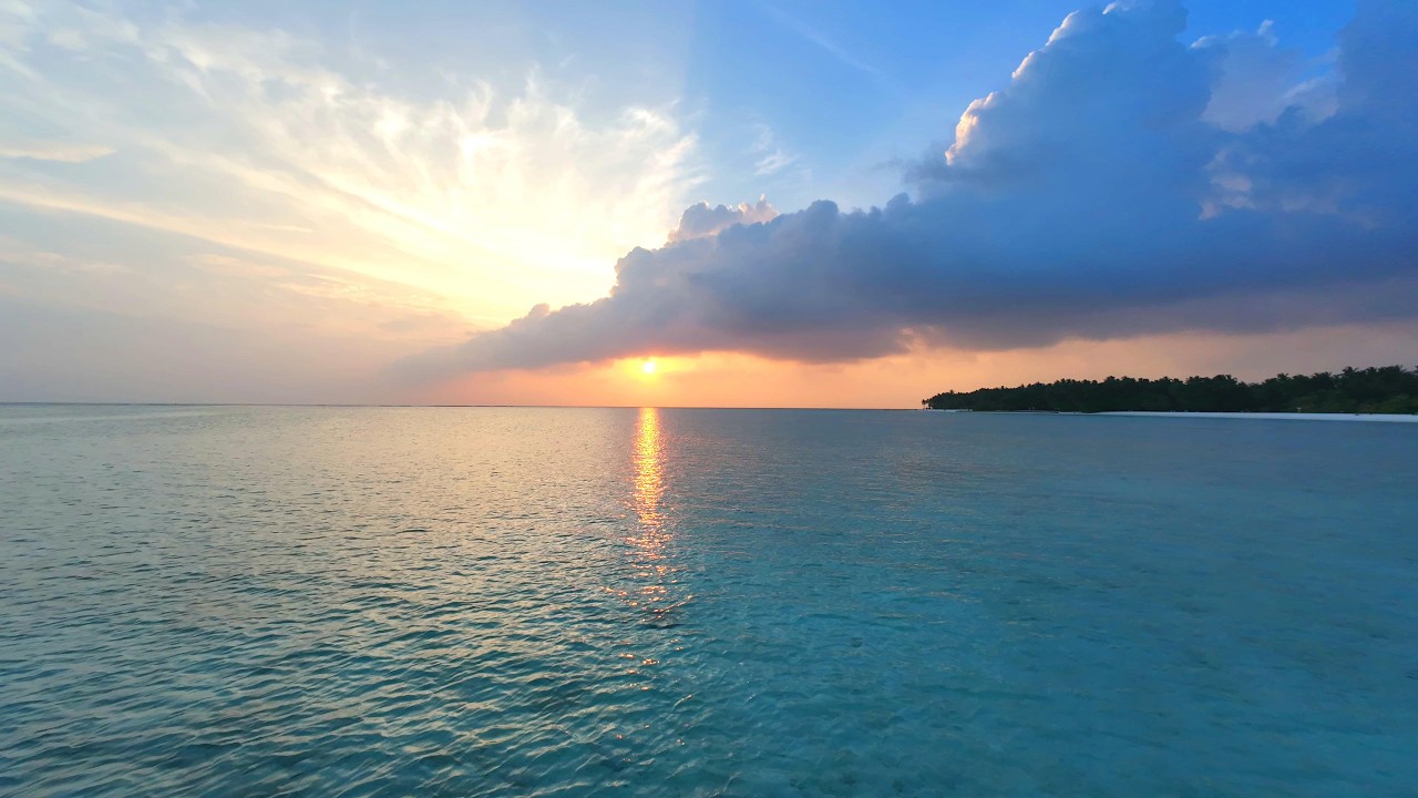 Sunset at Villa Park Sun Island Maldives – Infinite Loop Relaxation