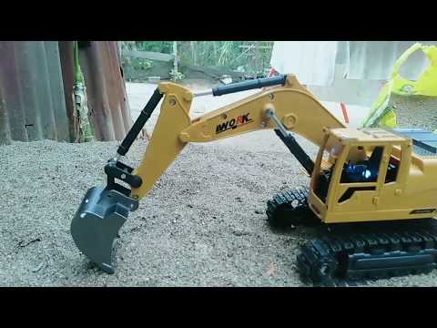 Mind blowing R/C construction machines in large 1/8 scale by http://www.modelltrucker-freunde.ch. En. 