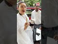 Sunita Ahuja Cuts Her Birthday Cake at the Airport!