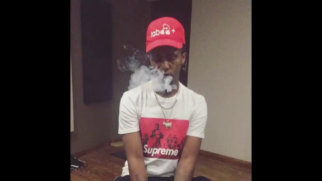 Emtee doze off in studio while smoking weed - YouTube