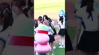 雅英準備把檸檬🍋揍扁🤣 #20240901 #李雅英 #이아영 #funbonangels #cheerleader @yyyoungggggg