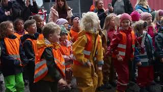 Barnehagedager og Bjørnis på Bergen hovedbrannstasjon