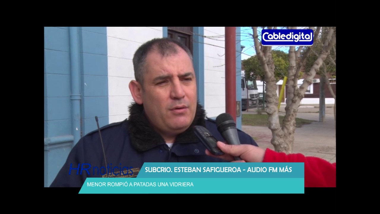SUBCRIO ESTEBAN SAFIGUEROA MENOR ROMPIO A PATADAS UNA VIDRIERA huinca renaco