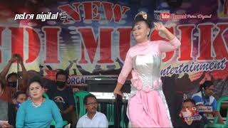 SENI SUNDA DAUN HIRIS  BUAH KAWUNG DIRAJANYA JAIPONG LIVE KAMAL DARI JAWA BARAT