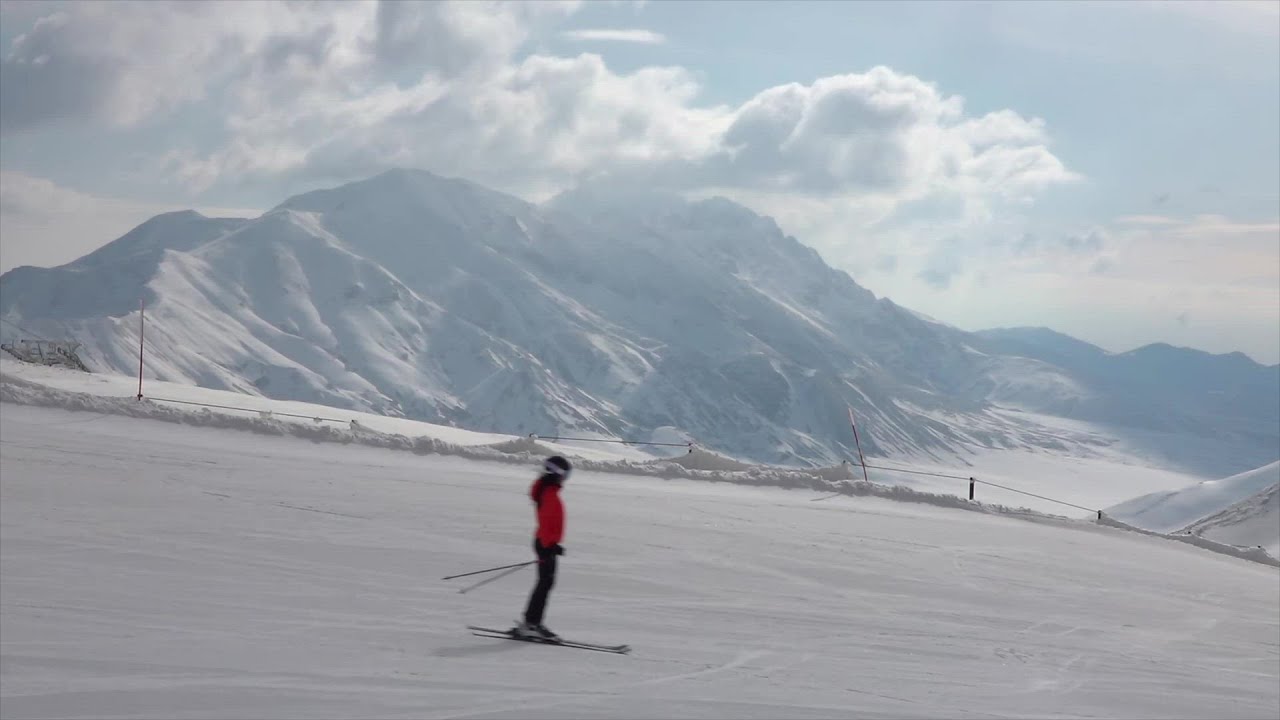 Abruzzo, Appennino imbiancato : si scia a Campo Imperatore