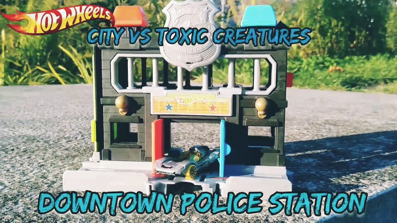 Hot Wheels City Downtown Police Station Breakout Play Set 