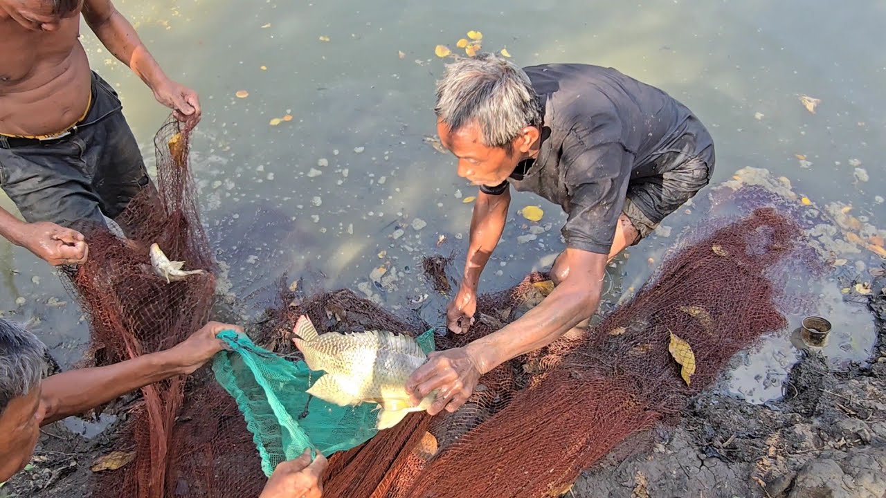 309.អំណោយបងស្រី សាវន ជាសុខ និងបងប្រុស Life in the Cambodian Countryside.