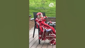 Nature-loving kid wears special feeder to get close to hummingbird