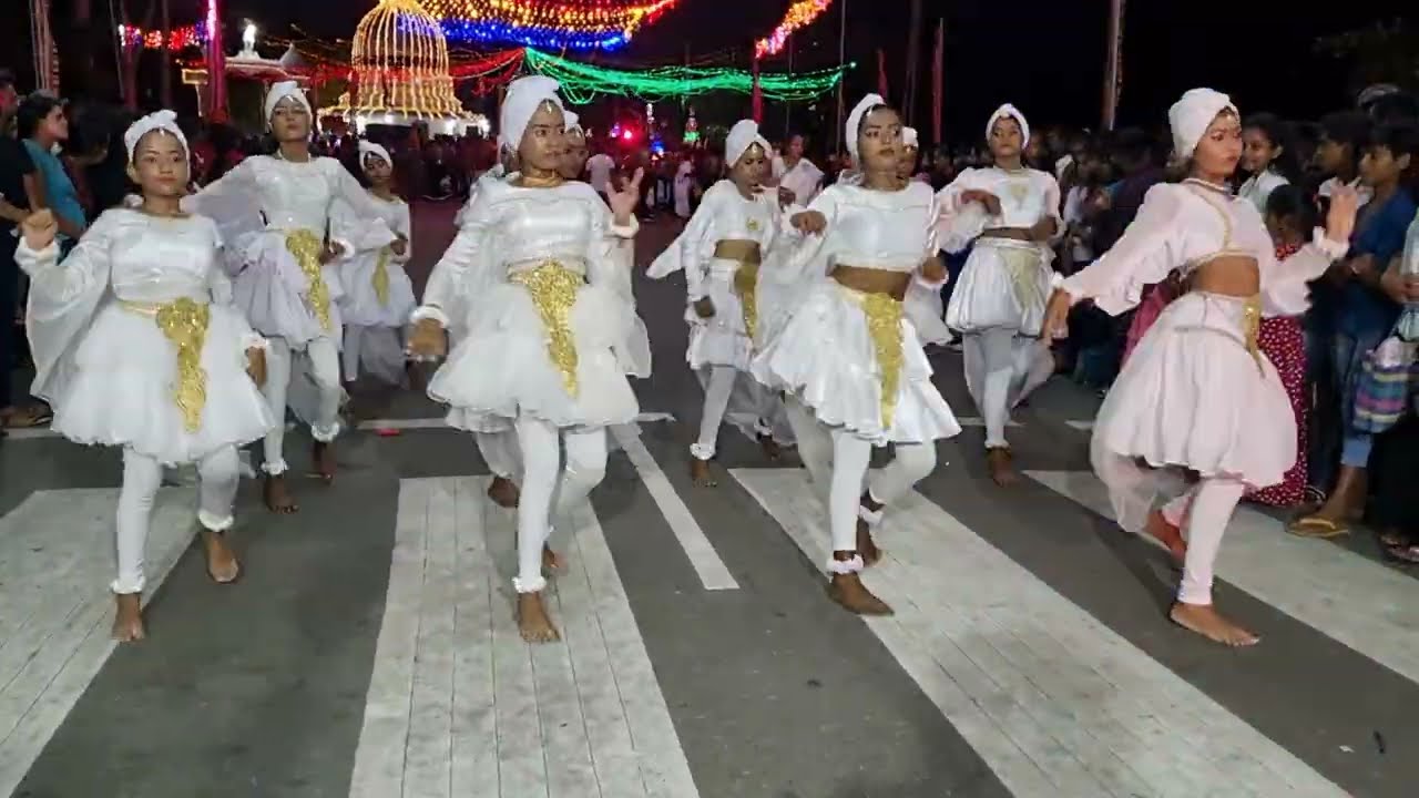 Another Girls dance Trinco මලේ පෙරහරේ හංස නැටුම #srilanka #trincomalee #festival #girlsdance