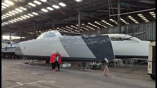 06.  Building 15m carbon performance catamaran  'CarbonBee'