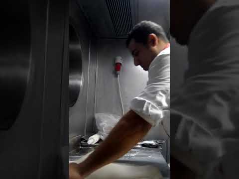 فرد وتبنيط عجينة الكرواسون