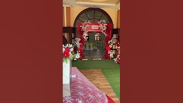 Bacdrop chụp hình cổng hoa tone đỏ cho dâu rể