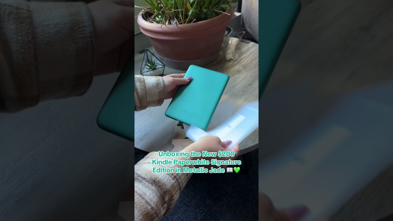 Unboxing Kindle Paperwhite Signature Edition in Metallic Jade