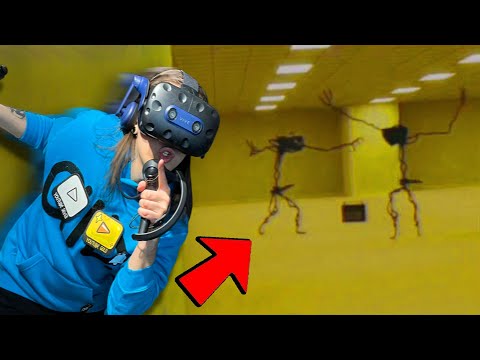 Видео: Заблудился в ЗАКУЛИСЬЕ с ДРУГОМ в VR!! (Backrooms VR)