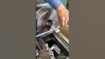 skilled worker cutting fine thread on lathe machine#youtubeshorts