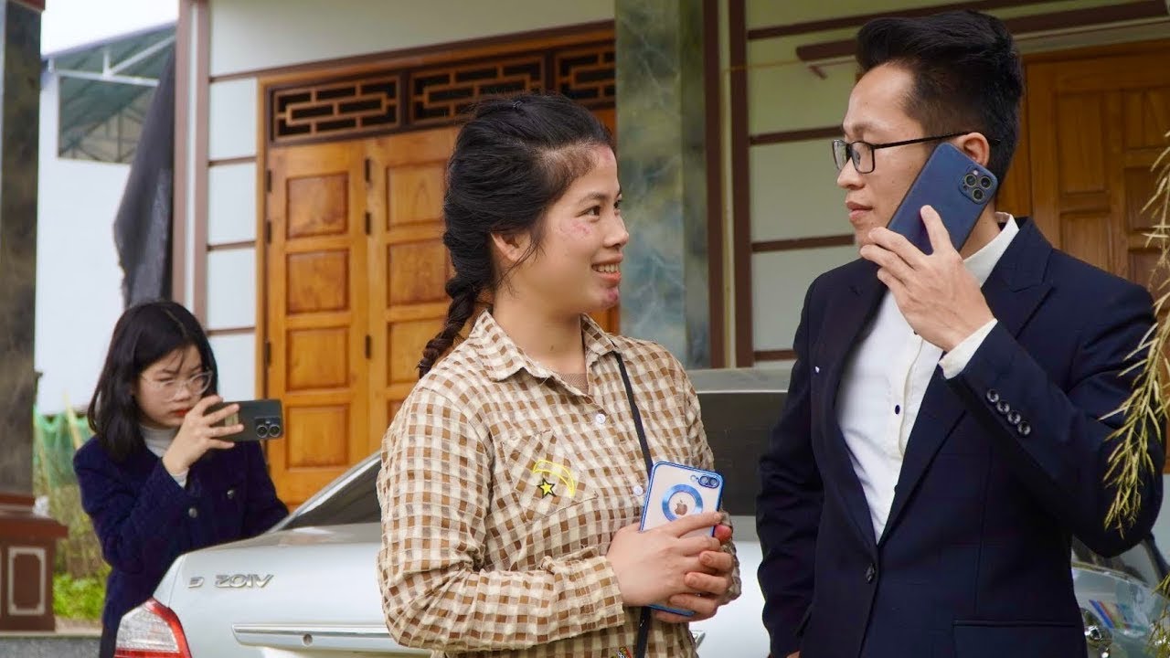 Single mother and CEO go out together; jealous female secretary.