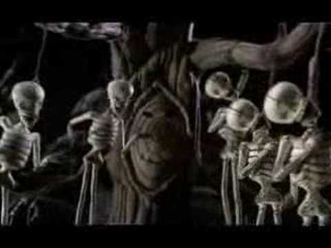 Vídeo: Árvore 'The Nightmare Before Christmas' Para O Halloween