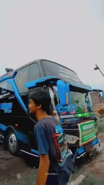 Story'wa Bus Pariwisata Azkha Wijaya AZKHADINA