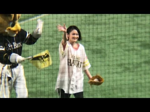 鷹の祭典2018 in 東京ドーム 選手登場 〜 吉本実憂 始球式 (Jul 10, 2018)