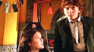 Spy kids: Carmen and Juni go to their treehouse