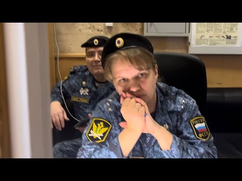 После скандала в Красносельском районном суде, судебных приставов заставили выучить Конституцию РФ!