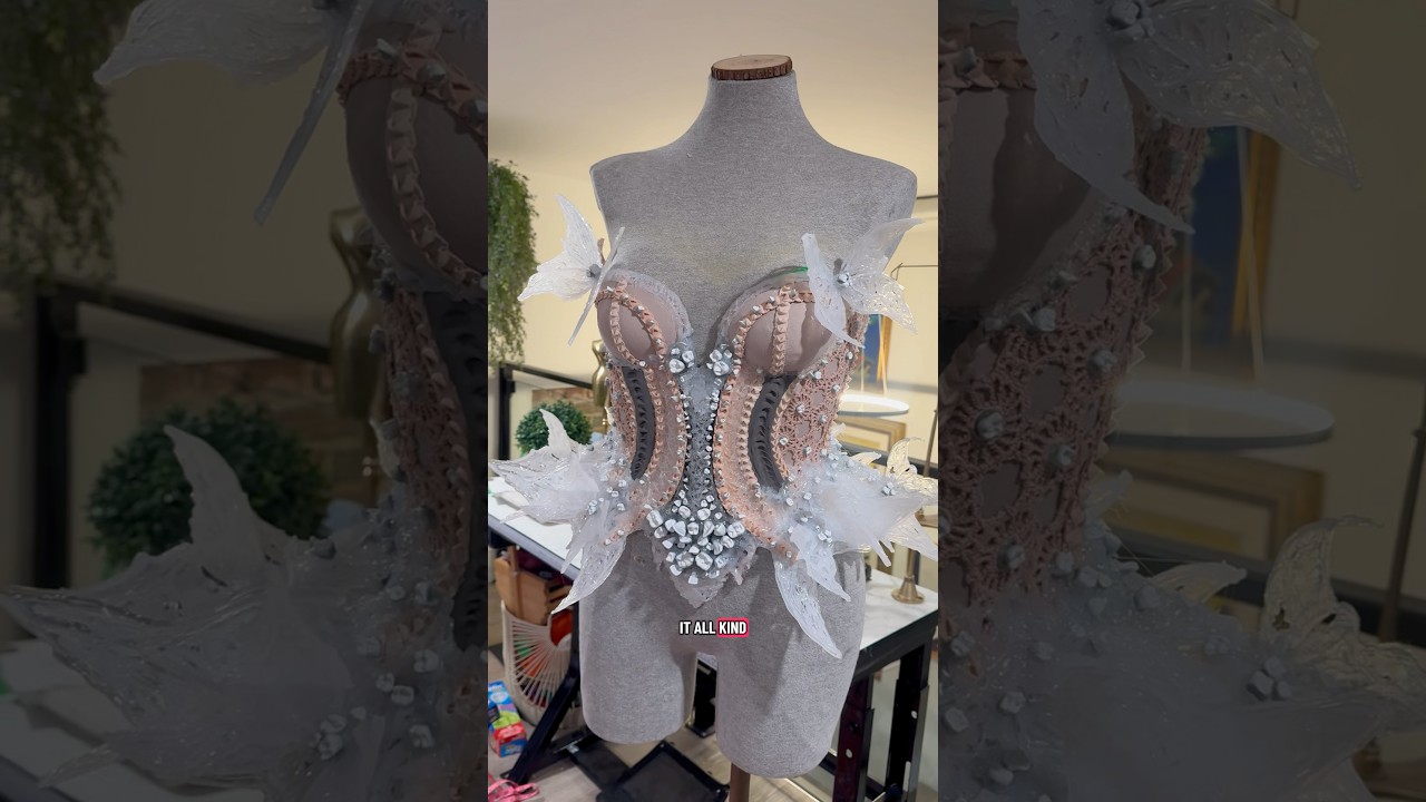 898 TEETH??? 😳😳😳 #halloween #costume #cosplay #halloweencostume