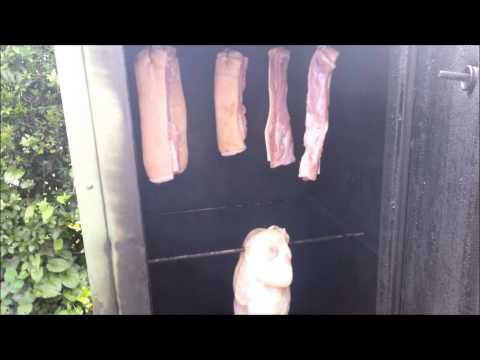 Video: Wie Man Schweinefleisch Räuchert