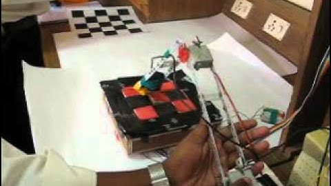 Robot arm playing tic-tac-toe