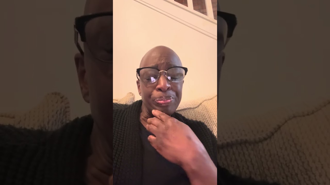 Ladies, keep it closed! 