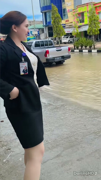 Beautiful Bank Employee Afraid Her Clothes Will Get Wet When Car Passes By