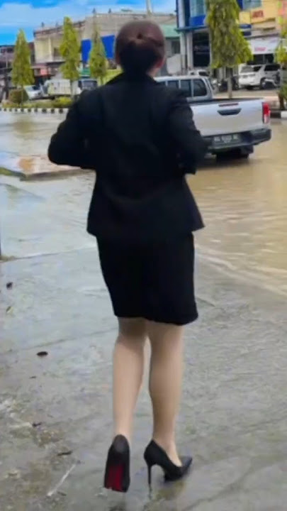 Beautiful Bank Employee Afraid Her Clothes Will Get Wet When Car Passes By