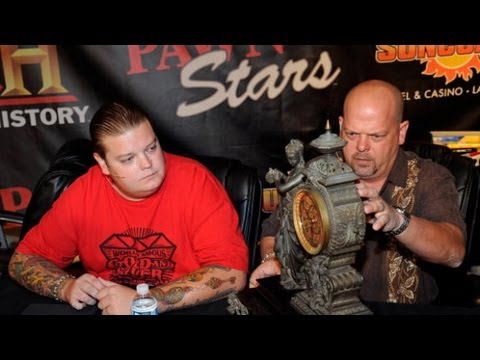 How can you purchase an object from the online Pawn Stars store?