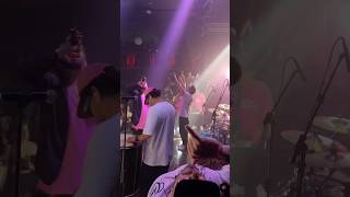 Esse é o clima do nosso show. Quem aí já assistiu a gente ao vivo? 🖖🤪