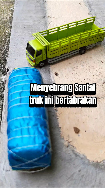 Hino Tabrak Hino Saat menyebrang jalan!