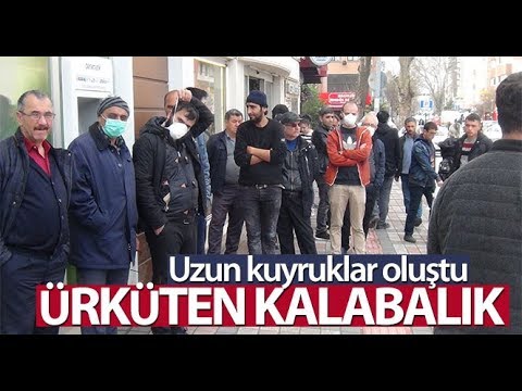 Bankaların Mesai Saatleri Uzun Kuyruklar Oluşturuyor