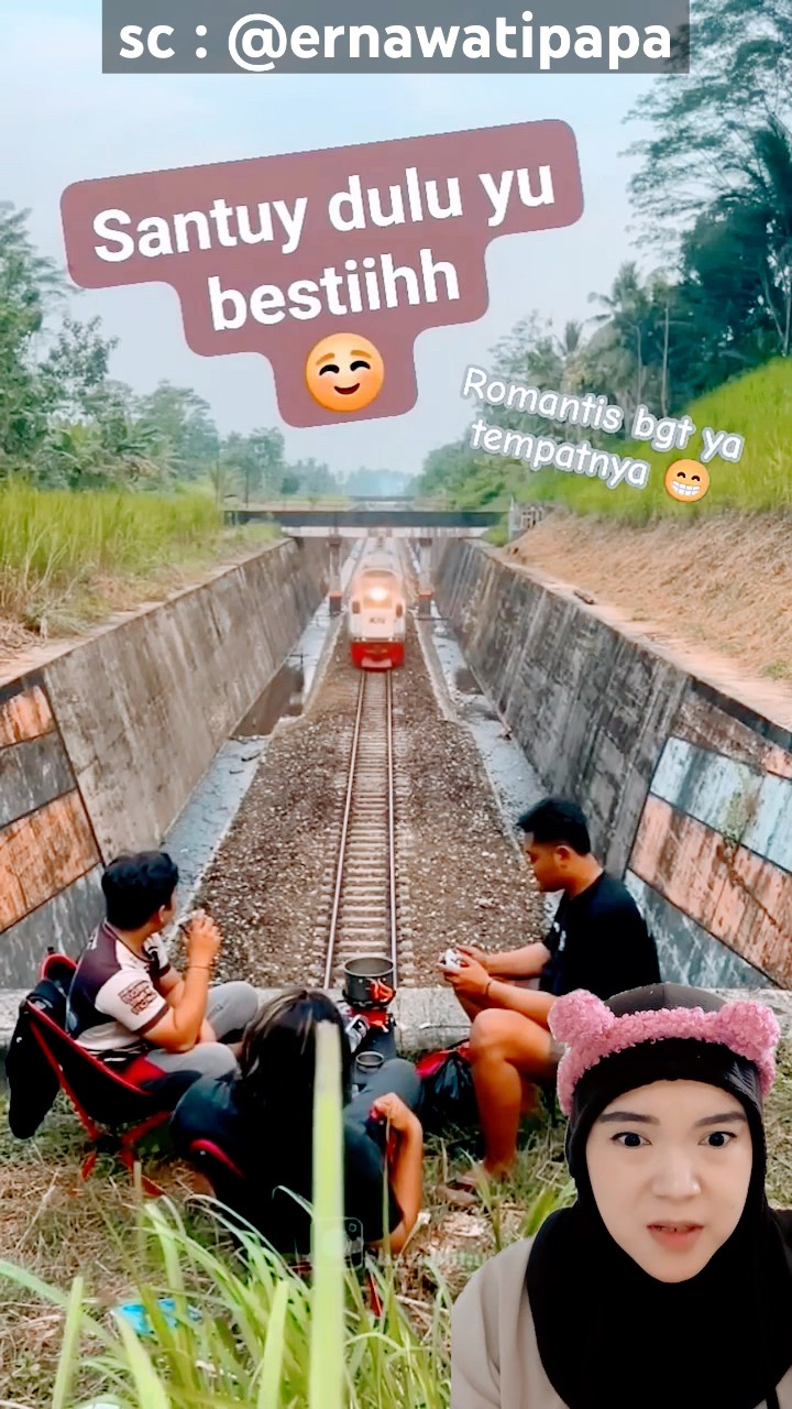 awas ada kereta‼️