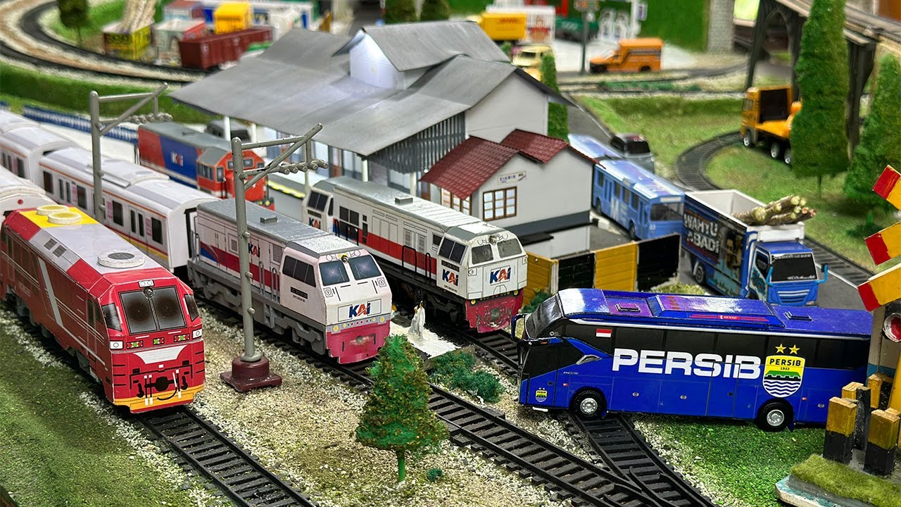 Drama Kereta Api CC300 Anjlok Menabrak Bus Oleng Persib Yang Tersangkut Tertabrak Hingga Terpental